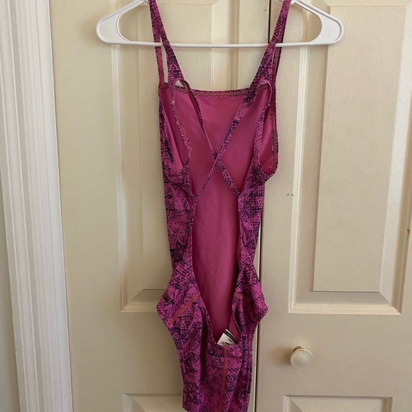 Pink speedo one peice (training suit) 8/34 - Picture 2 of 3
